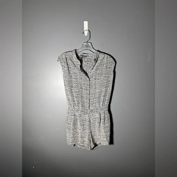 Vince Speckled Print 100% Silk Romper Women’s Size 2 - Picture 2 of 5